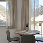 - New Opening - 12w13 Apartament